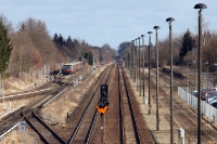 Berliner S-Bahnstrecke am Rande der Stadt. Nahverkehrsnetz des VBB.