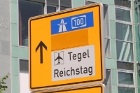 zur A100, zum Flughafen Tegel und zum Reichstag in Berlin