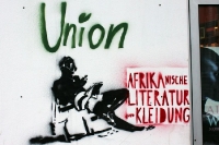Laden für afrikanische Literatur und Kleidung