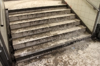 rutschige Treppe eines Berliner S-Bahnhofs