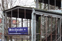 Skurrile Überführung am S-Bahnhof Marzahn