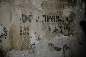 Zeitung Prawda an einer Wand