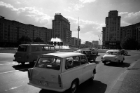 Straßenverkehr am Strausberger Platz in Ostberlin, Ende der 60er Jahre