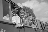 Junge Pioniere in der Pioniereisenbahn in Ostberlin in Wuhlheide, Ende 60er Jahre