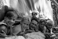 Kinder in einem DDR-Zeltlager, Sommerferien in der 50er Jahren