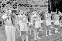 Internationales Kinderlager in der DDR, junge Trompeter machen Musik