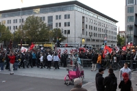 Polizei und linke autonome Gruppierungen auf der Demo gegen den Papst-Besuch in Berlin, 22.09.2011