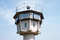 Beobachtungsturm / Grenzturm der DDR-Grenztruppen an der innerdeutschen Grenze