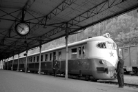 Schnellzug am Bahnhof von Bad Schandau in der DDR, 1955