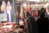 Fleischstand in einer Markthalle