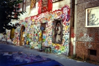 1995: Fassade eines Wohnhauses in der Colbestraße