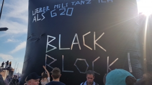 Smash G 20 / Black Block / Start der Demo in Hamburg