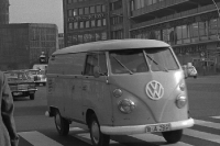 alter VW-Bus / Bulli in Westberlin, 60er Jahre