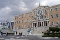 Euro-Krise und finanzieller Kollaps und Rettungsschirme - Parlamentsgebäude in Athen. Griechenland
