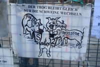 Zeichen des Protests der Stuttgart 21 Gegner am Bauzaun des Stuttgarter Hauptbahnhofs, Oktober 2011