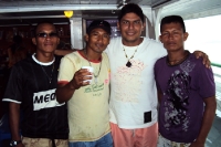 Brasilianer und Peruaner an Deck eines Amazonas-Schiffes