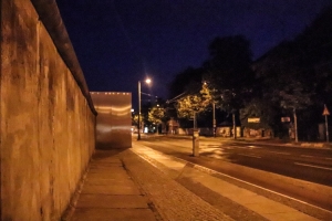 Bernauer Straße bei Nacht
