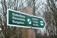 Wandern in Deutschland. Wegweiser in Thüringen bei Gutenfürst und Burgstein