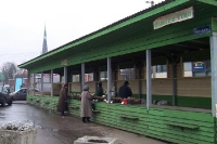 Kartoffel-Verkauf an einem Stand am Bahnhof von Tallinn