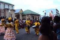 Farbenfroher Karneval in Cayenne in Französisch-Guyana