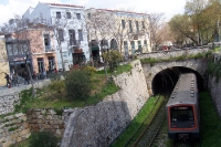 Attiko Metro / U-Bahnlinie im Zentrum der griechischen Hauptstadt Athen, 
