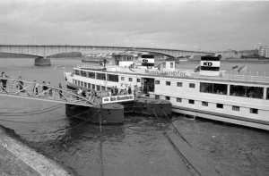 Ausflugsfahrt auf dem Rhein (1974)