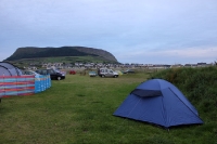Zelten auf dem Campingplatz bei Sligo an der Westküste Irlands