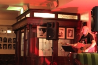 Livemusik in der Wolf Tone Bar in der irischen Stadt Letterkenny
