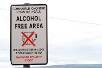 Striktes Alkoholverbot an einem Strand in Irland: Bis zu 1.000 Euro Strafe!