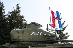 Kroatischer Panzer als Mahnmal