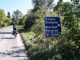 Wegweiser nach Novi Sad und Belgrad