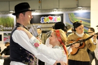 Musik und Tanz am Messestand von Serbien auf der ITB 2012