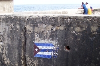 Kuba-Flagge als Puzzle am Malecon