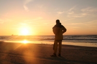 allein am Strand, Sonnenuntergang auf der Nordsee vor Holland