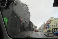 mit dem Mietwagen unterwegs in Nordirland, bei typisch irischem Schmuddelwetter