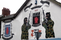 Mural der Ulster Freedom Fighters (UFF) im nordirischen Belfast