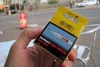 Warnung auf einer britischen Zigarettenschachtel (Anspielung mit irischen Farben?!)