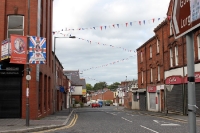 Britische Beflaggung in der Stadt Lurgan im County Armagh, Nordirland