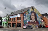 Bobby Sands Mural am Sinn Fein Gebäude in Belfast
