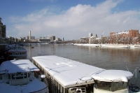 Blick auf den Rhein in Basel im Winter