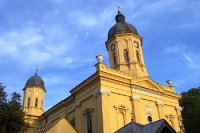 Kirche in der serbischen Stadt Negotin im Abendlicht