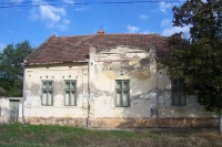 alte Wohnhäuser in einer Ortschaft in der serbischen Vojvodina