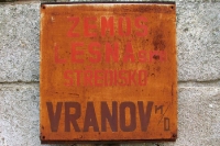 rostiges Schild in Vranov nad Dyjí