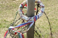 slowakisch-ungarischer Kranz an der Gedenkstätte am Dreiländereck bei Rajka und Cunovo