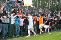 Spieler des 1. FC Kaiserslautern feiern den 3:0-Sieg beim BFC Dynamo