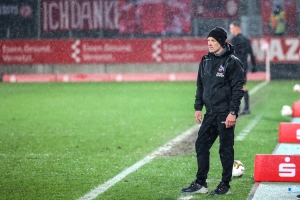 Mark Zimmermann Trainer 1. FC Köln U21 im Regen Spielfotos 01-04-2022