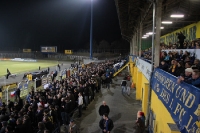 Fans des 1. FC Lokomotive Leipzig im Bruno-Plache-Stadion