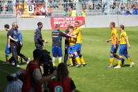 Spieler des 1. FC Lokomotive Leipzig feiern den zweiten Treffer in Chemnitz