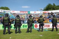 Polizei verhindert einen Leipziger Platzsturm / eine Jubelfeier auf dem Rasen
