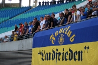 Lok-Fans zeigen Flagge beim Leipziger Derby 